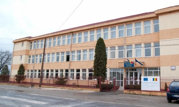 Prejmer: Elevii Liceului Agricol vor învăţa meserie în micro-ferma şcolii 