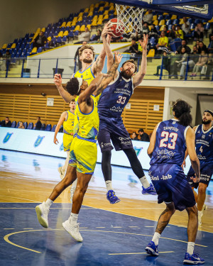 Corona – Târgu Mureș 117-120, înfrângere dramatică, după două reprize de prelunguri