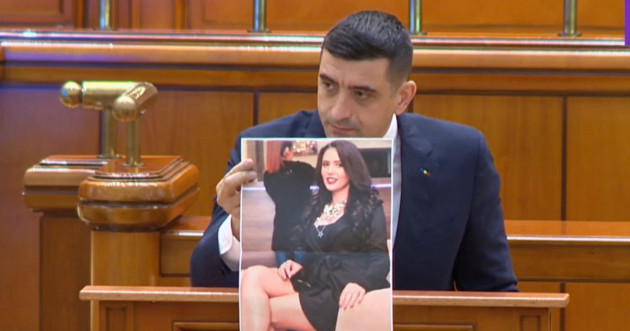 Haos şi scandal. Şi fete la Tribună