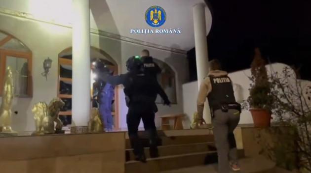 86 de ani, lăsat fără 60.000 de lei de cei veniţi să-i repare acoperişul