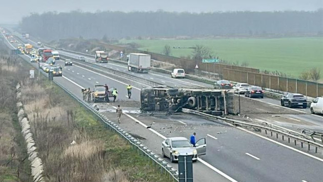 „A spart geamul cu mâinile goale”. 3 militari din Franţa, dislocaţi la Braşov, felicitaţi de MApN