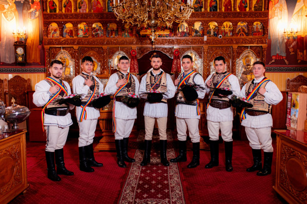 După 6 ani, s-a întrunit din nou Ceata de la Recea. Anul acesta, sărbători cu 5 jocuri şi 3 baluri