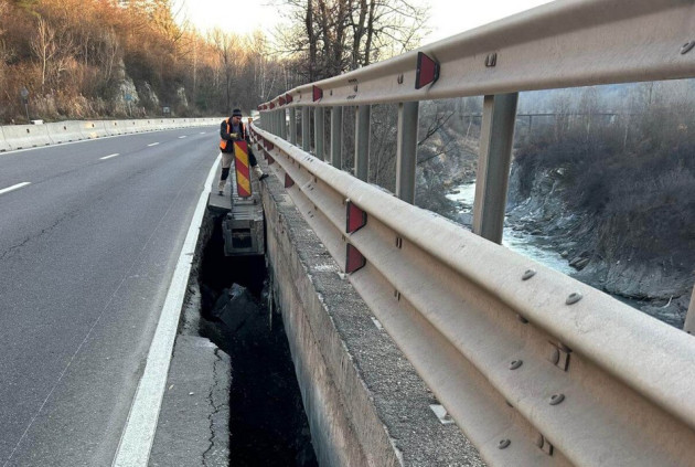 DN 1, redus la 1 bandă, pe sensul Brașov – Ploiești, km 99+150 m - 99+050 m