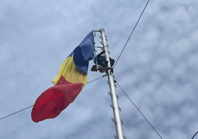 Drapeul de pe Tâmpa, schimbat de Jandarmeria Montană 
