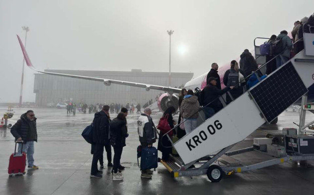 Primul zbor către Roma: avionul plin, 180 de pasageri îmbarcaţi de la Braşov