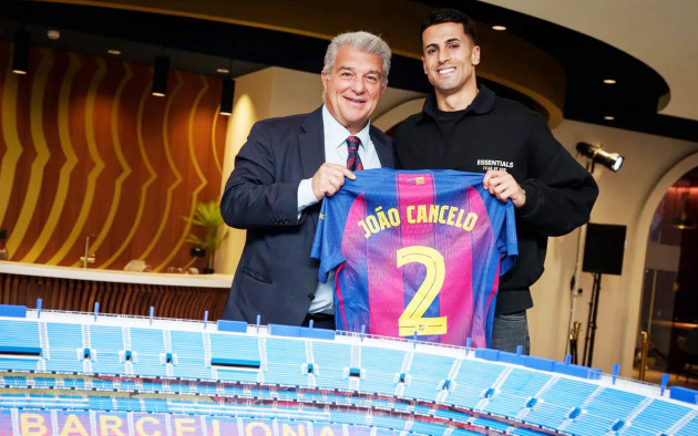 L-a refuzat pe Chivu şi a semnat cu Barcelona
