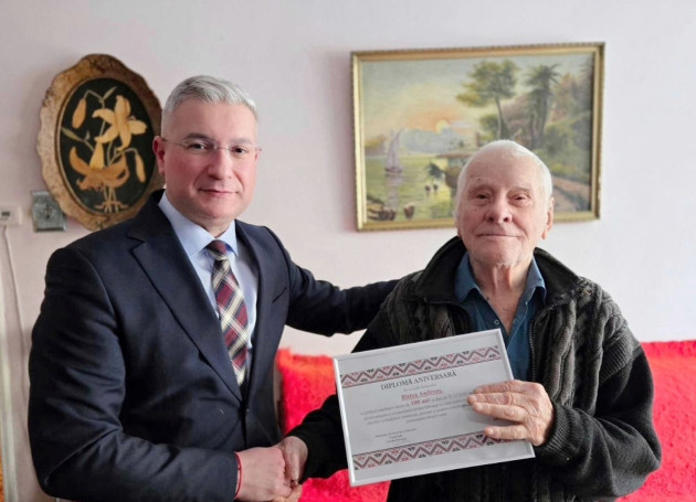 La 100 de ani, o vizită de „La mulţi ani!”