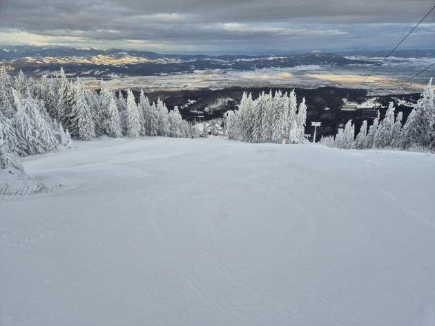 Se schiază în toată Poiana Braşov. Cum se pot cumpăra tichetele pentru „Miercurea braşovenilor” 