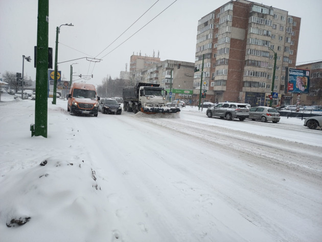 Grup de deszăpezire, în Primăria Braşov