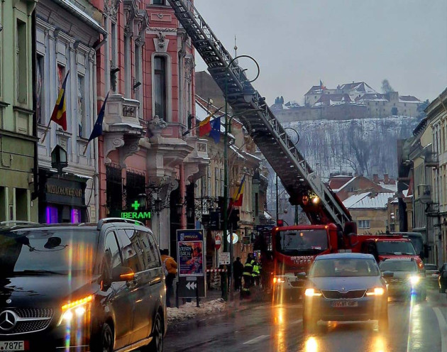 Intervenţie de urgenţă la Palatul Czell din centrul Braşovului