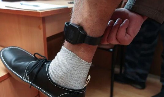 Încă un soţ „cu brăţară” 