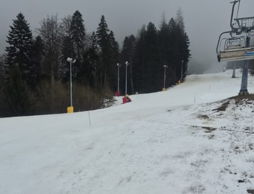 Pârtiile din Poiana Braşov s-au „rupt”