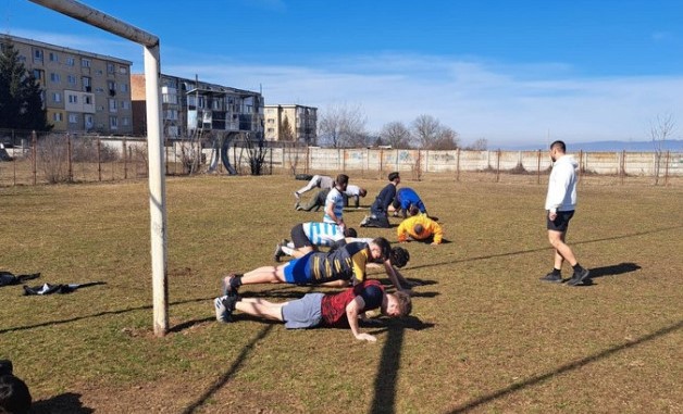 Primăria Braşov face demersuri pentru preluarea terenului de rugby din Triaj