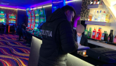 Cum „câștigi” la jocuri de noroc? Agăți o fată. Speță dintr-un caz de înșelăciune la Brașov