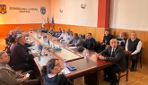 Prefectul Braşovului a continuat discuţiile cu primarii pe tema ariilor protejate