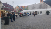 A început „SlanăFest”. 30 de maeştri măcelari şi artişti în afumare, maturare vă aşteaptă la „un dezmăţ” în Piaţa Sfântul Ioan din Braşov