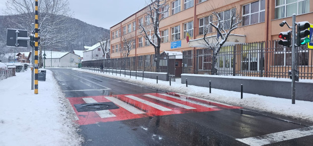 Noapte albă pentru operatorul de deszăpezire Comprest SA. Pe străzile Brașovului au acționat 52 de utilaje
