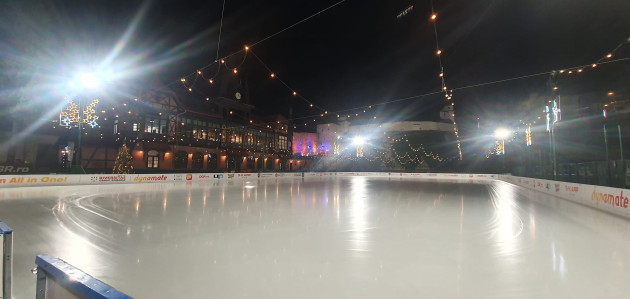 Patinoarul de sub munte se închide în 23 februarie. Ultima săptămână de funcţionare se anunţă aglomerată