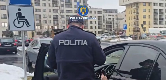35 de amenzi pentru parcare fără drept