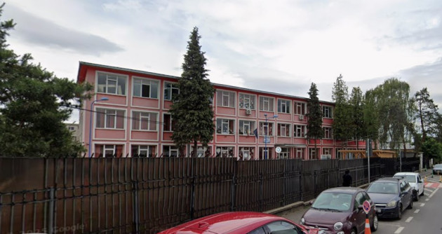 Ore în containere la Şcoala 14. Varianta „de avarie” luată în calcul de municipalitate, până e gata corpul A, de pe Lungă