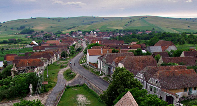 Caţa: Primăria vrea să transforme 5.000 de metri pătraţi de teren agricol în centrală solară