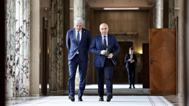 „Toţi îi dau lecţii, dar niciunul nu vrea să-i ia locul”  