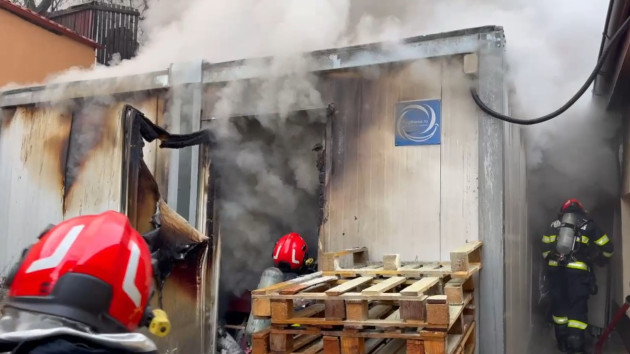 Nori de fum în centru. Incendiu în curtea Spitalului Militar Braşov, nu s-a impus evacuarea pacienţilor
