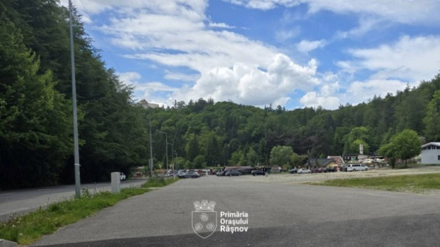 Râşnov: Se reorganizează parcarea din Valea Cetăţii 