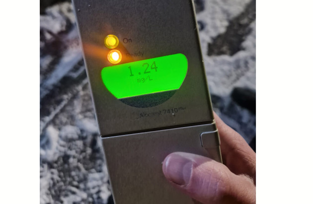 În miez de noapte, a dat-o de gard prin Râşnov. Tânără, 23 de ani, din Săcele