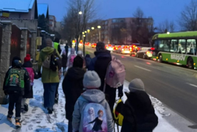 Elevii braşoveni revin la şcoală 