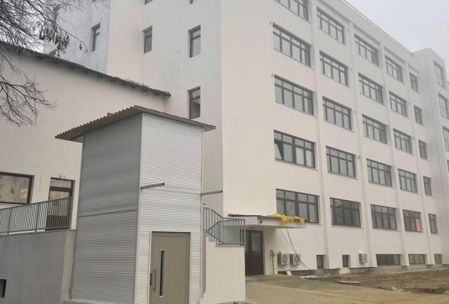 Lucrări complementare pentru amenajarea secţiei de paliaţie de la Victoria. Printre altele, spaţiu de relaxare în curtea spitalului  