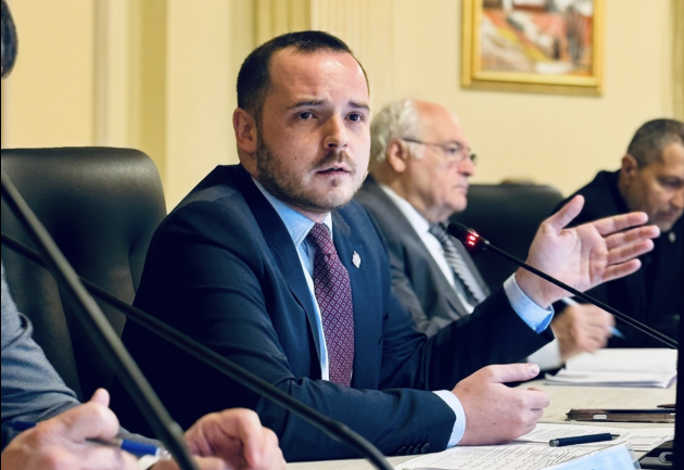 Ni se pregăteşte un RCA la Sănătate: Rogobete vrea să spargă monopolul CNAS şi caută să existe concurenţă între casele de sănătate publice şi private 