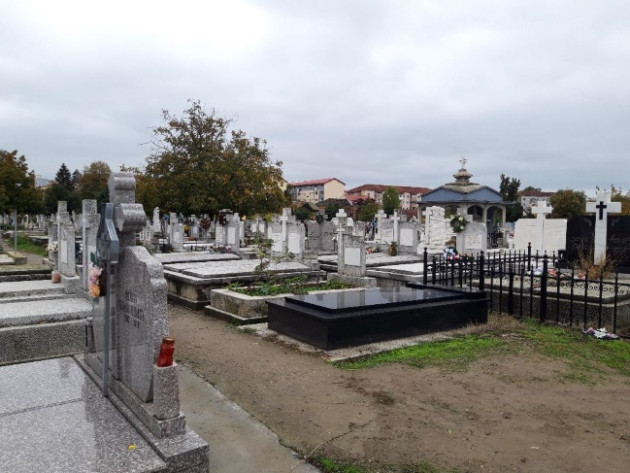 Doi ani a înșelat oamenii cu „locul de veci”