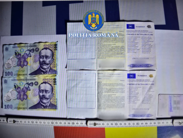 A depăşit linia continuă, şpagă 200 de lei