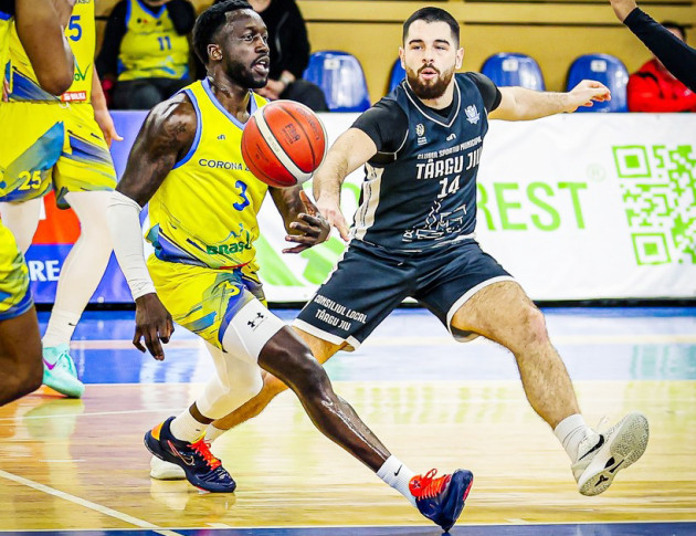 Continuă lupta pentru playoff