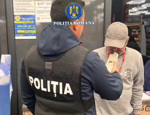 4 paznici au înverzit fiola 