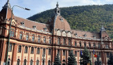 Restructurările de la Prefectura Braşov: pleacă 1 din 10