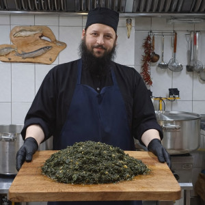 Cum prepară călugărul Efrem Băndărică mâncărica de urzici 