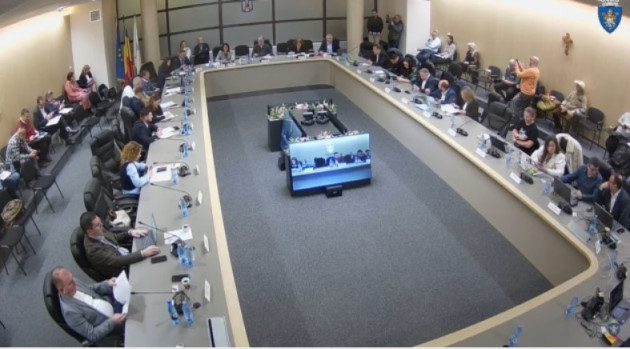 Consiliul Local Braşov, convocat în şedinţă de îndată. Aleşii vor vota reducerile de impozite pentru clădirile vechi şi pentru persoanele cu dizabilităţi
