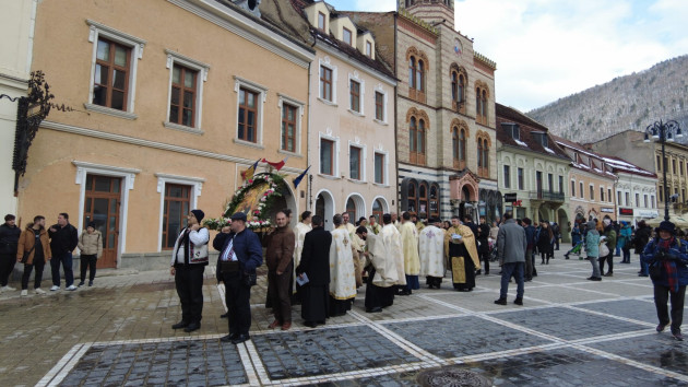 Mai multe procesiuni în perioada Sãrbãtorilor Pascale. În 4 aprilie, romano-catolicii din Braşov sunt aşteptaţi la procesiunea de Înviere, ortodocşii la procesiunea de Florii 