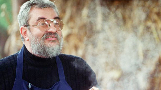 „Te face de lingi cratiţa şi pe dosul afumat”