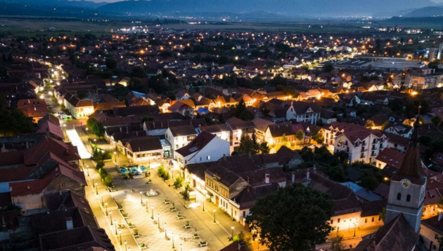 Atacat şi buzunărit pe stradă