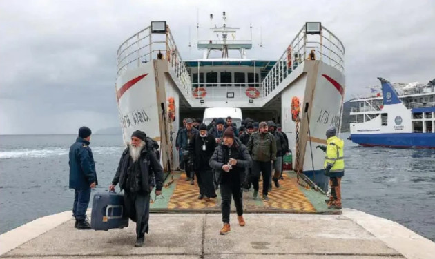 După retragerea ruşilor, românii. Suntem cei mai mulţi la Muntele Athos, arată presa din Grecia, care intervievează pelerini din Braşov