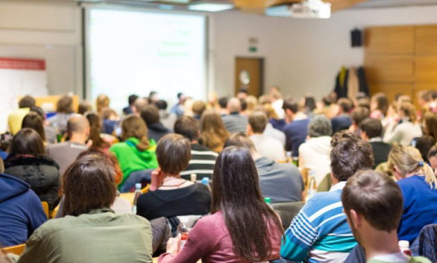 Universităţile pot da burse sociale din fonduri europene: 925 lei/student