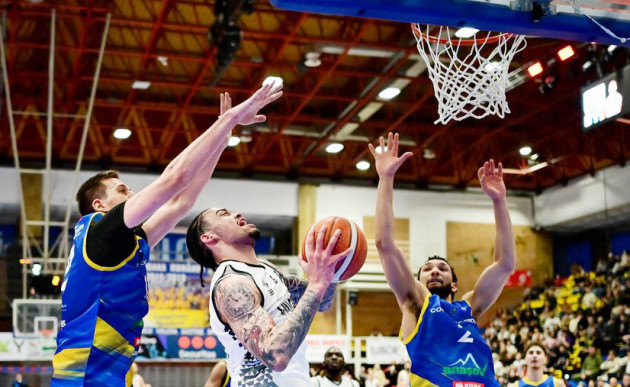 Vâlcea – Corona 94-85, în LNBM