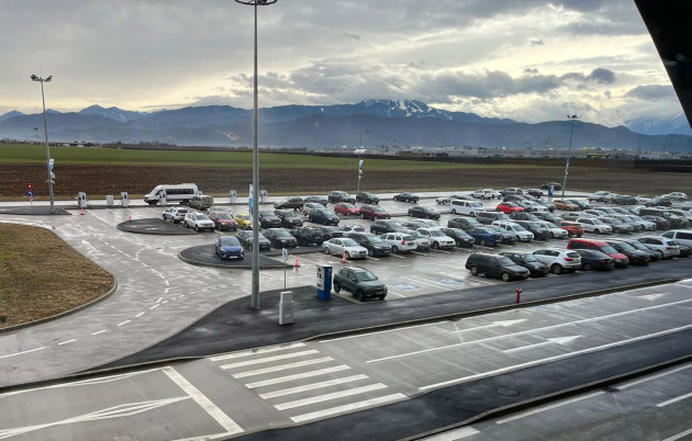 200 de lei săptămâna: tarif pentru parcarea „decolare-aterizare” la Aerogara Braşov