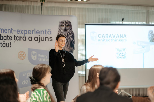 Caravana naţională Rotary United Thinkers ajunge la Braşov. Un eveniment-experienţă în care tinerii învaţă să îşi susţină ideile şi să recunoască manipularea