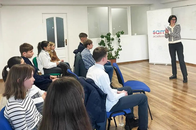 Concurs de public speaking, calificări pentru Bucureşti şi apoi Londra