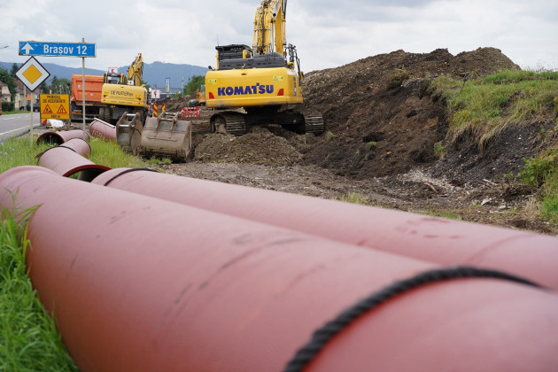 Şantiere la sistemele de alimentare cu apă şi canalizare în mai multe localităţi din judeţul Braşov 
