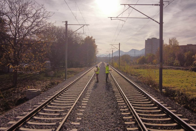 Traficul feroviar între gările Braşov şi Bartolomeu, afectat din cauza unor lucrări. În 22 şi 23 aprilie, trenul Budapesta - Braşov va rămâne la Sibiu